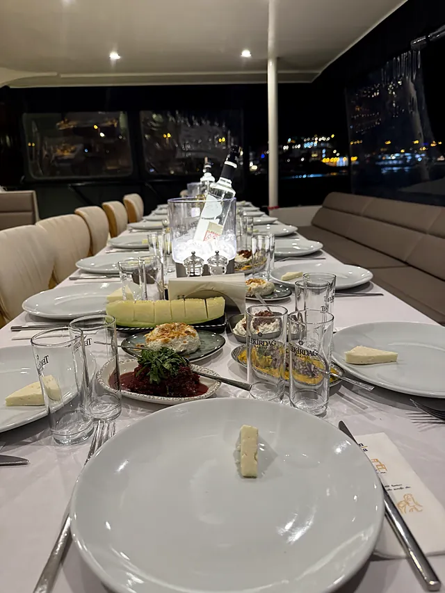 Dining on board: İkiyaka Tur