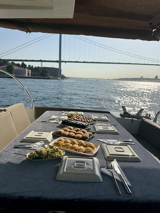 Dining on board: İkiyaka Tur
