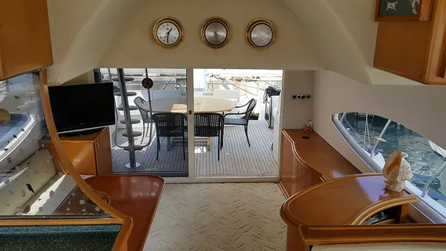 Interiors: İkiyaka Tur