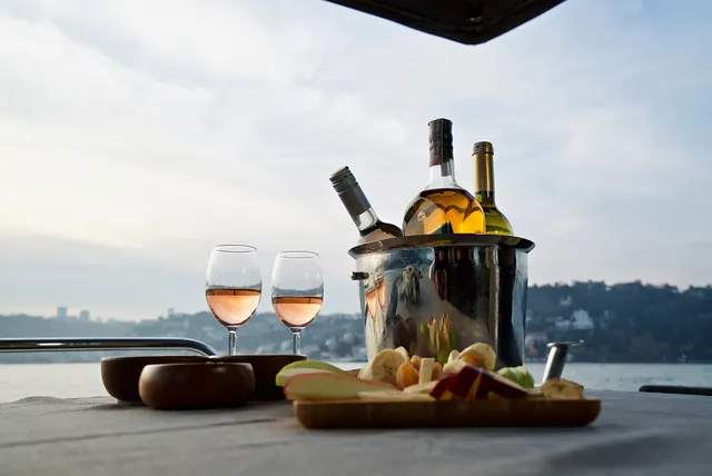 Dining on board: İkiyaka Tur