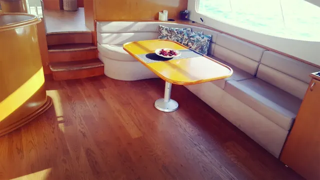 Interiors: İkiyaka Tur
