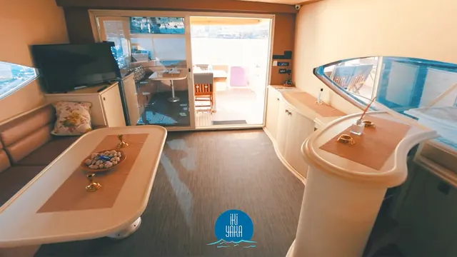Interiors: İkiyaka Tur